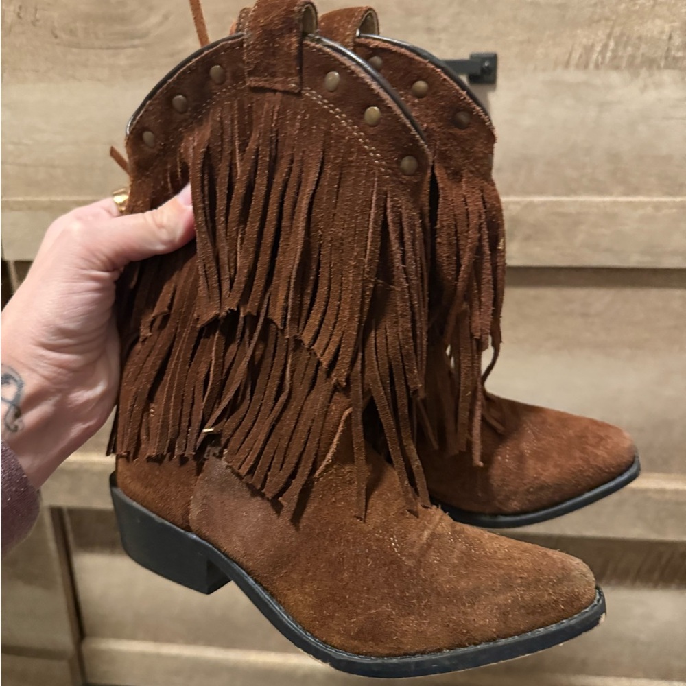 Shyanna Girls Fringe boots size 1